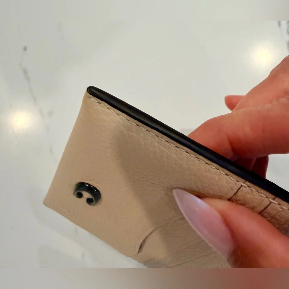 Coach Pebbled Leather Card Case Holder in Cream with Black 'C' Logo NWOT - Picture 6 of 12